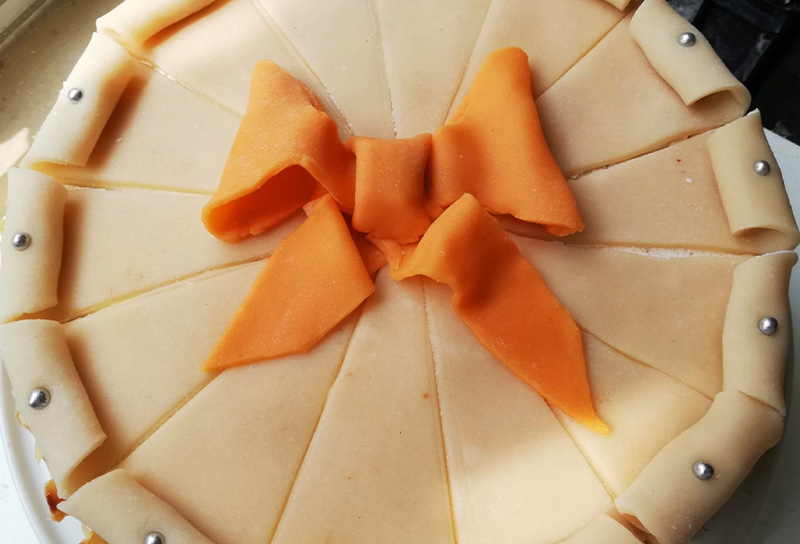 Marzipantorte Schleife